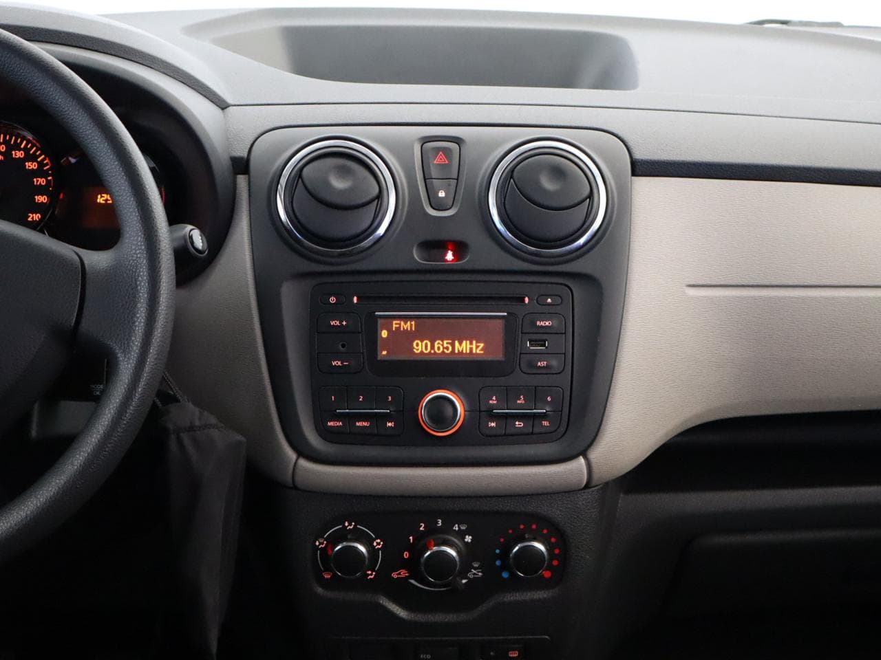 2015 Dacia Lodgy - 16