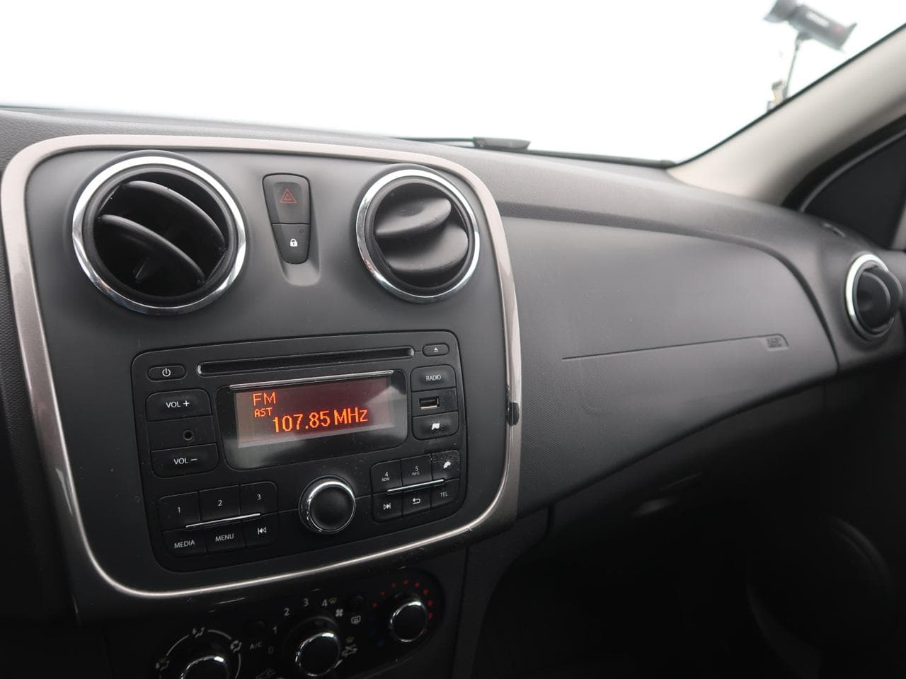 2015 Dacia LOGAN - 19