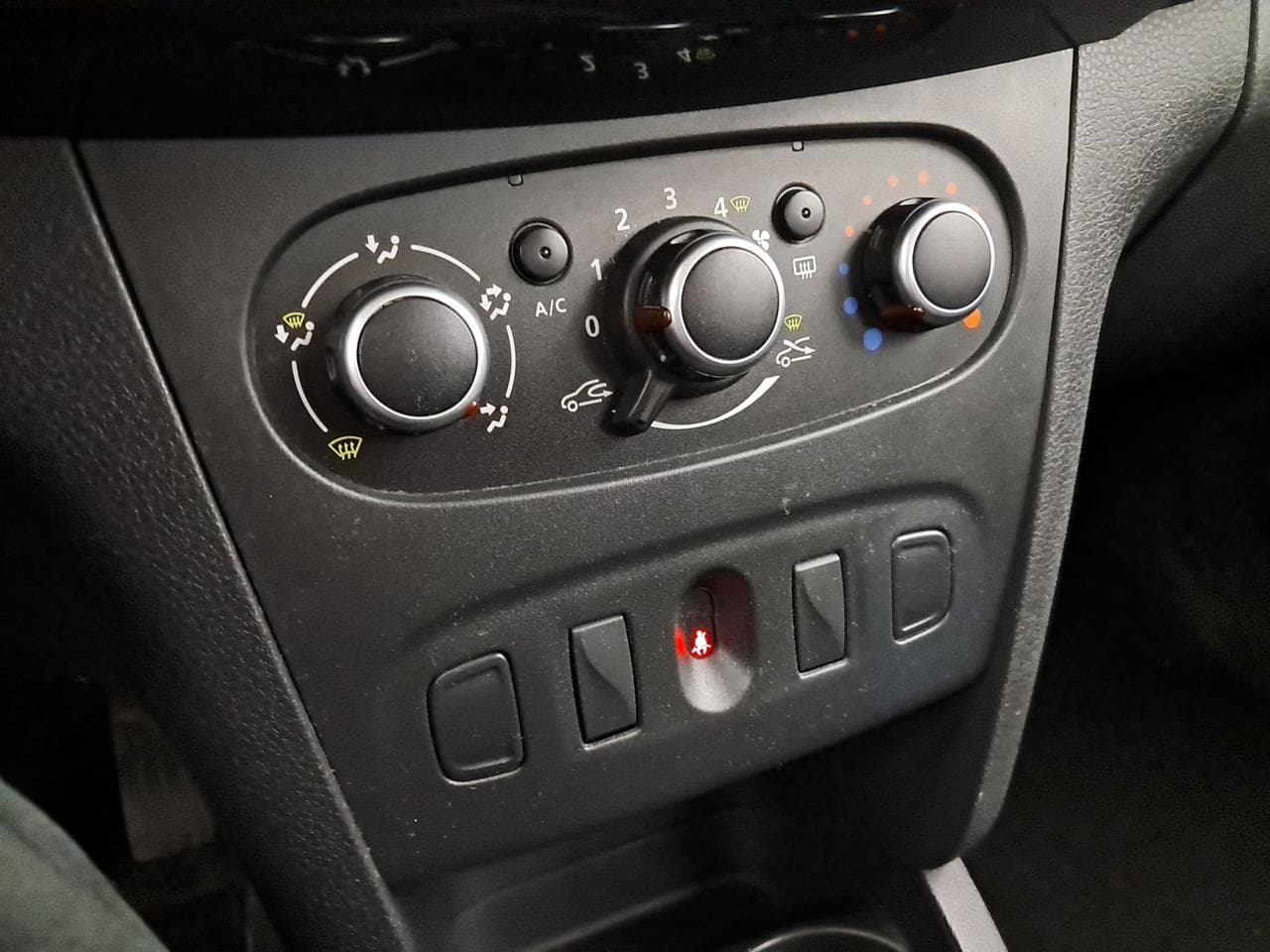 2019 Dacia LOGAN - 18