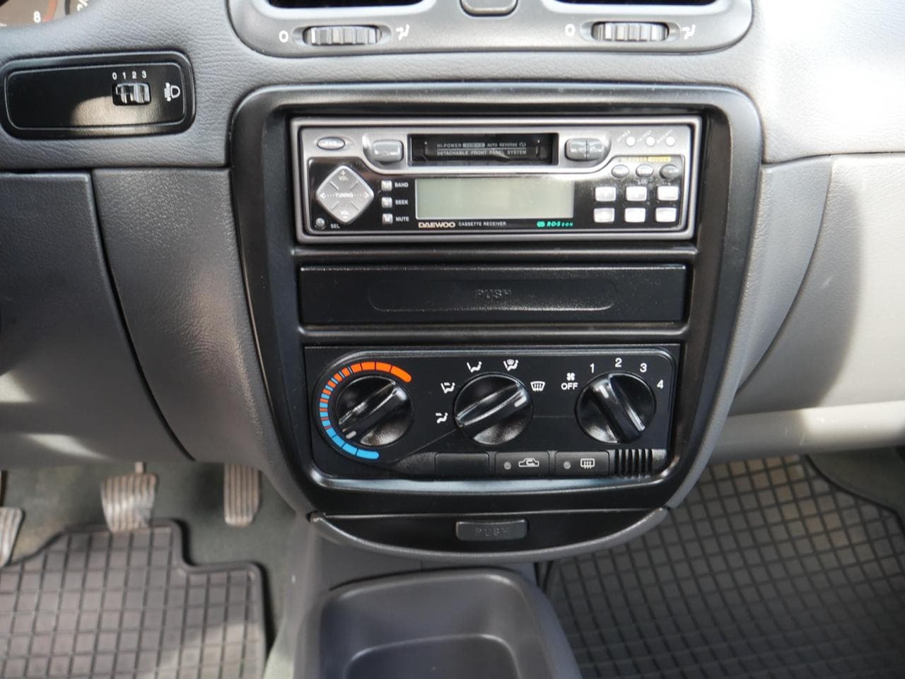 1999 Daewoo NUBIRA - 11