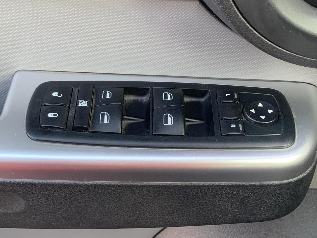 2008 Dodge Nitro - 16