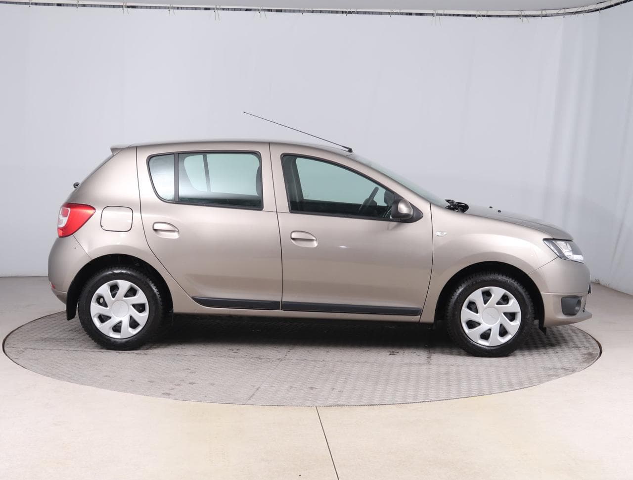 2015 Dacia Sandero - 8