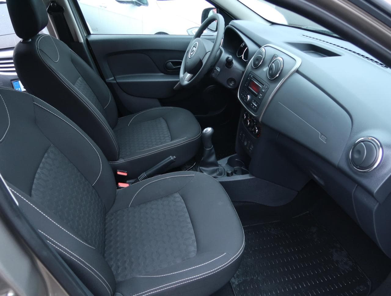 2015 Dacia Sandero - 12