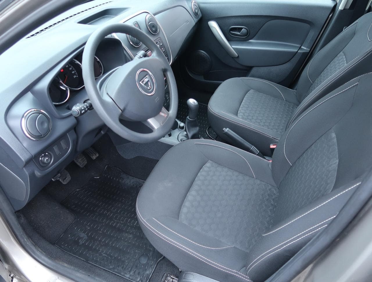 2015 Dacia Sandero - 16