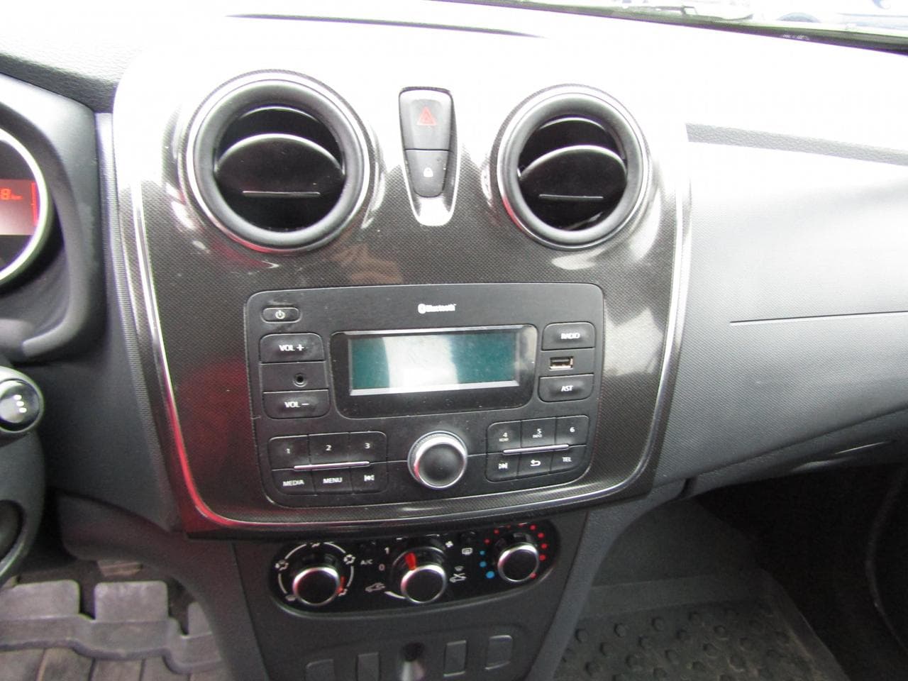 2019 Dacia Sandero - 12