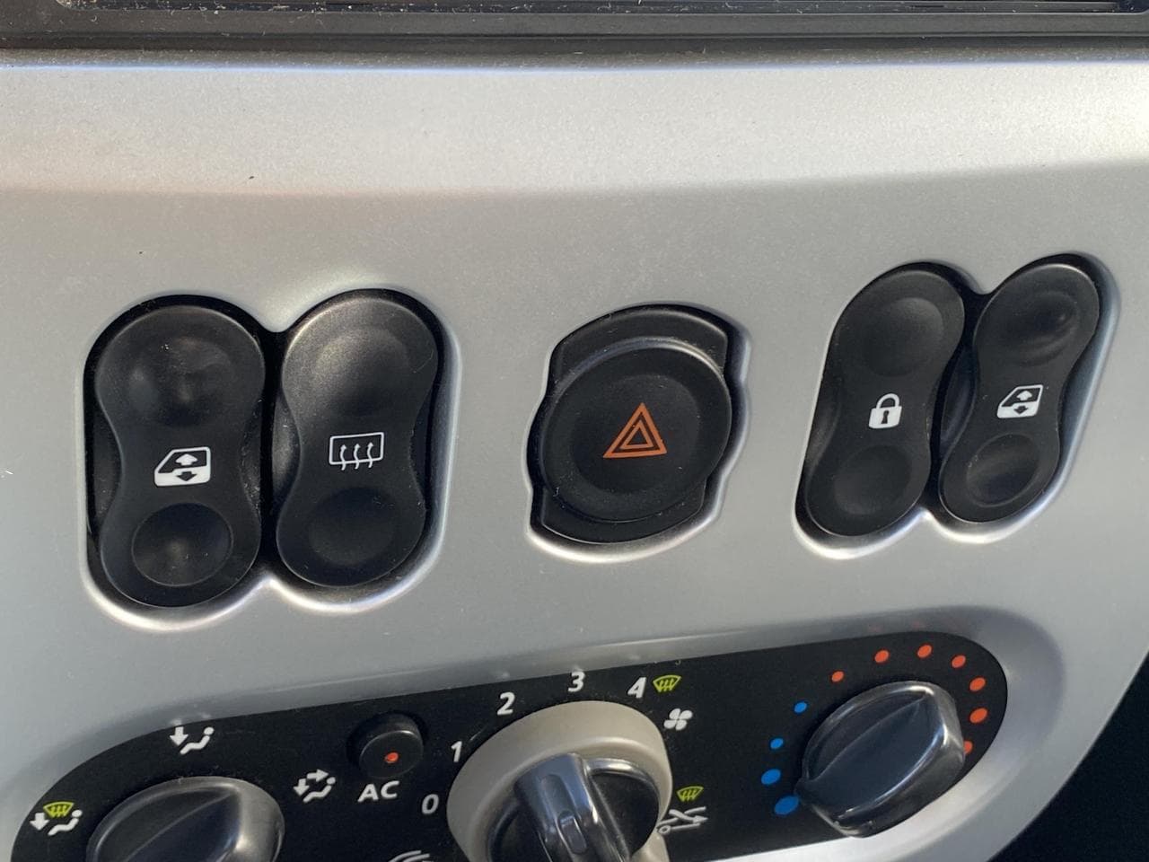 2008 Dacia Sandero - 12