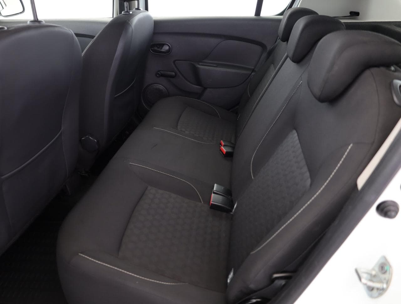 2015 Dacia Sandero - 12