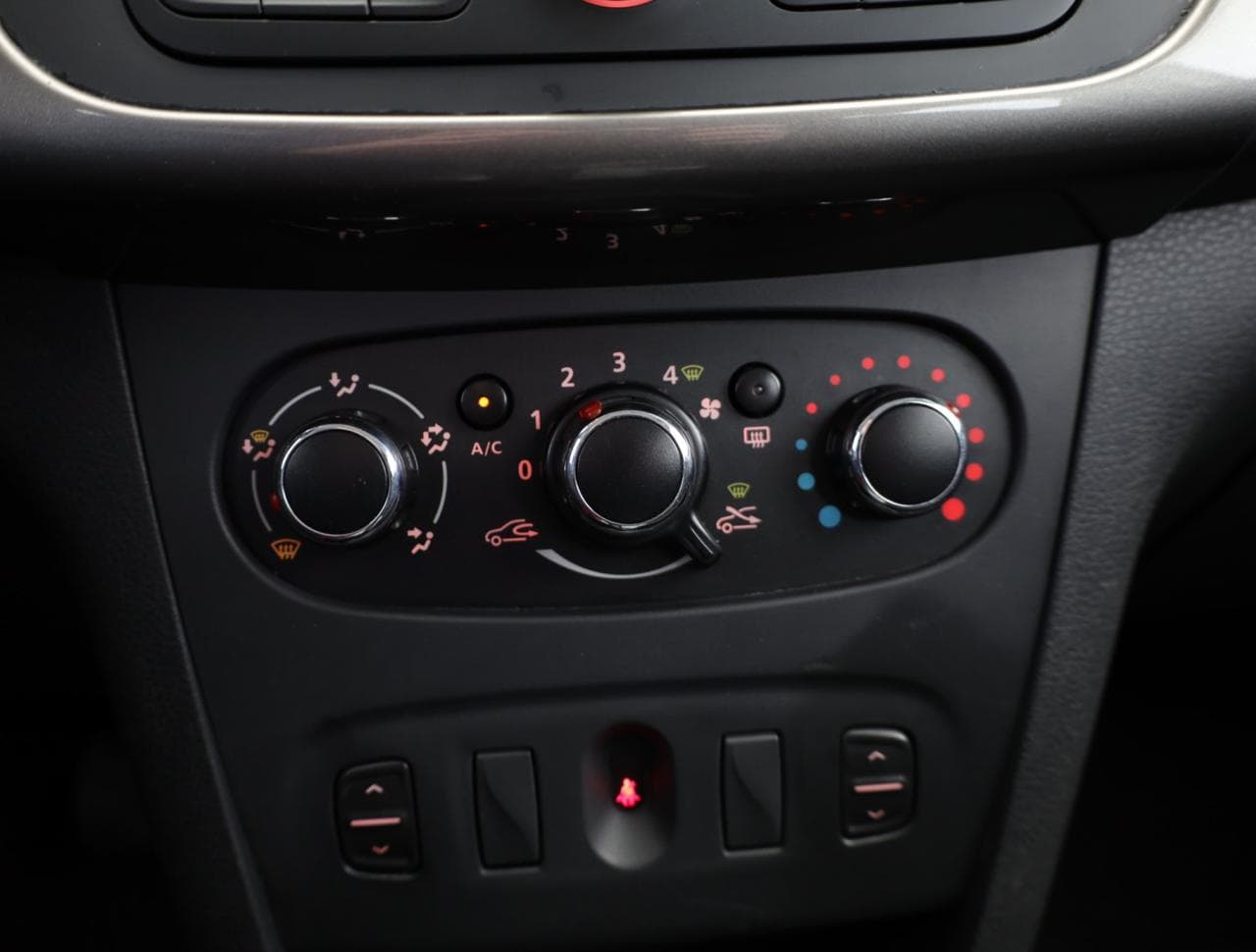 2015 Dacia Sandero - 15