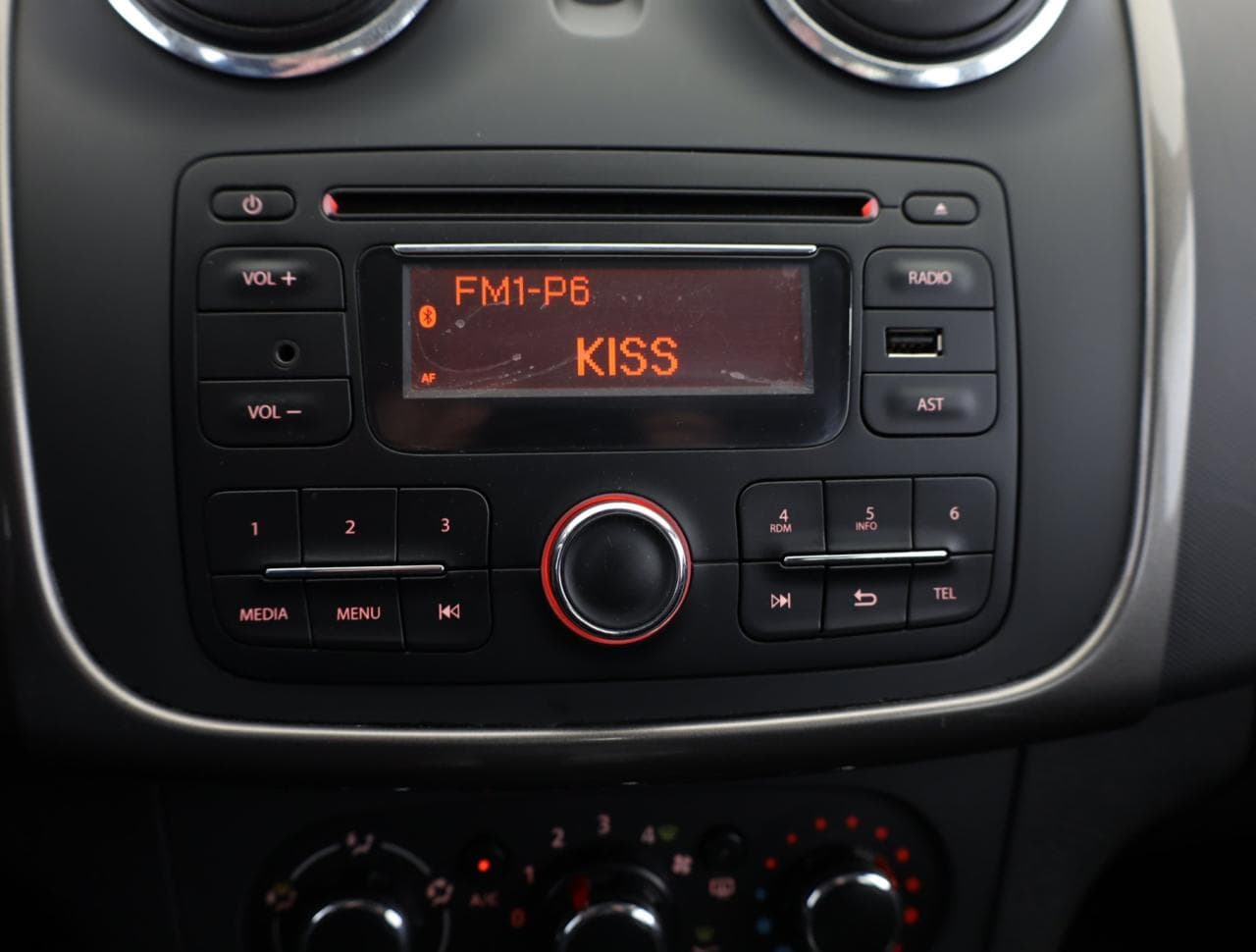 2015 Dacia Sandero - 16