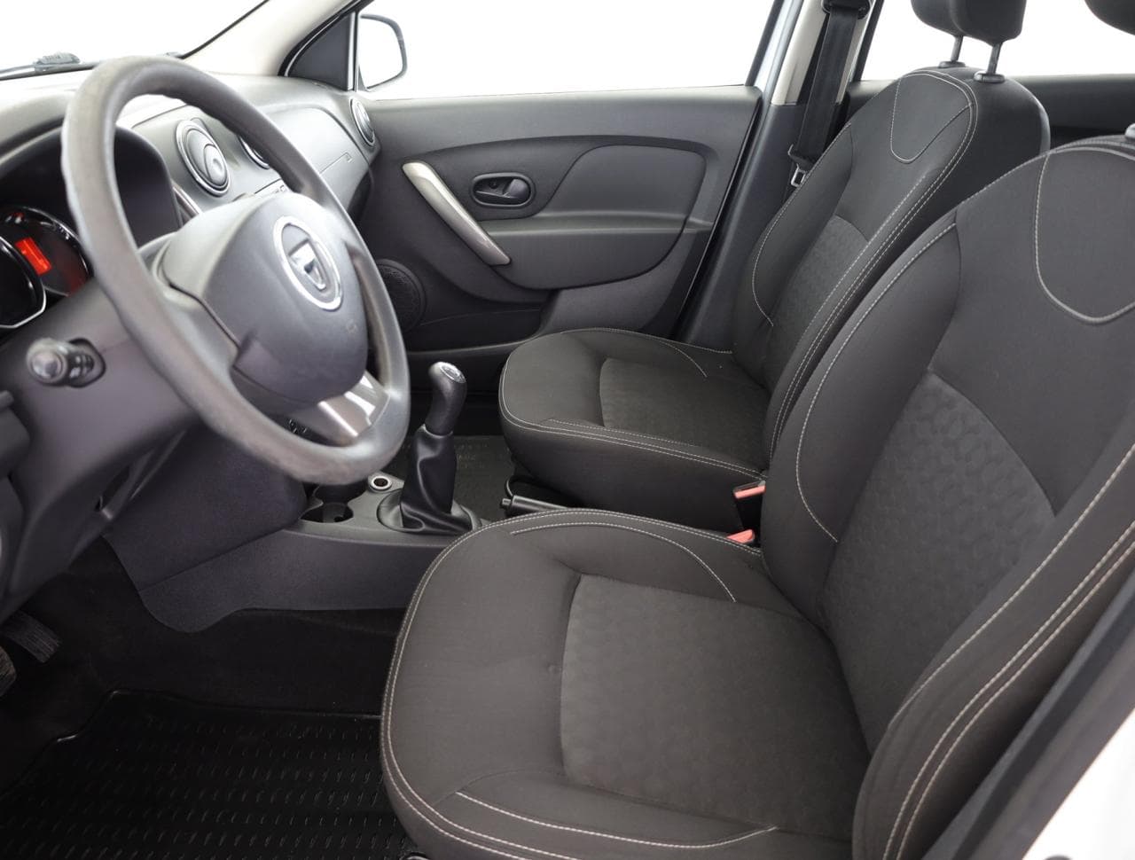 2015 Dacia Sandero - 13