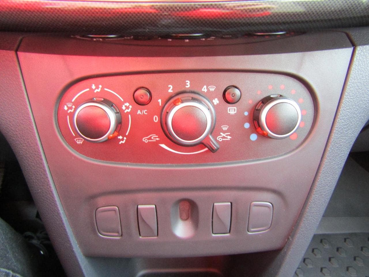 2019 Dacia Sandero - 14