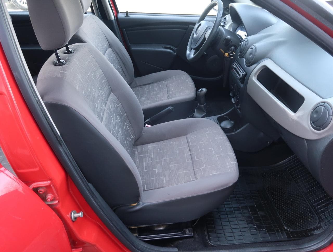 2009 Dacia Sandero - 12