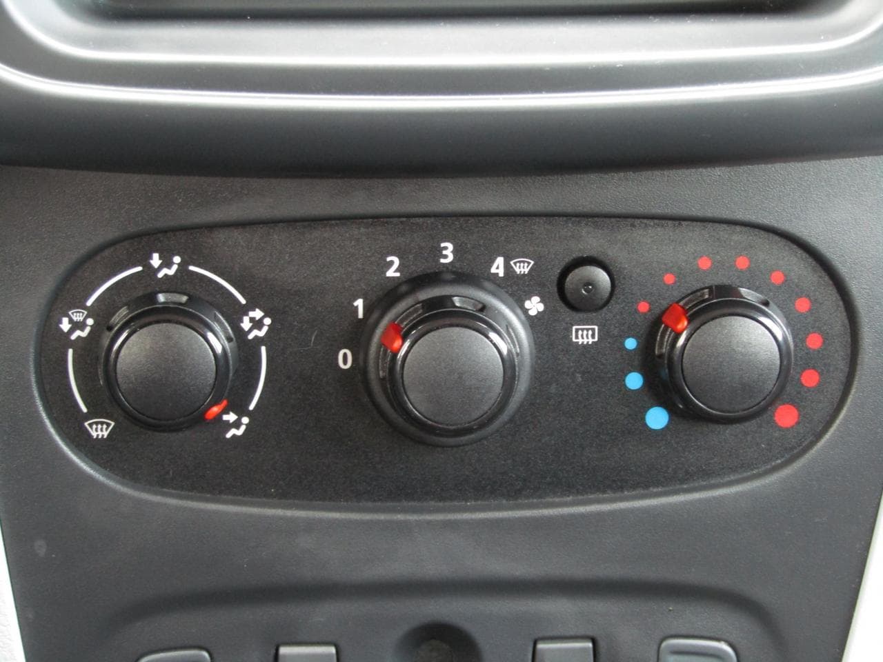 2014 Dacia Sandero - 11