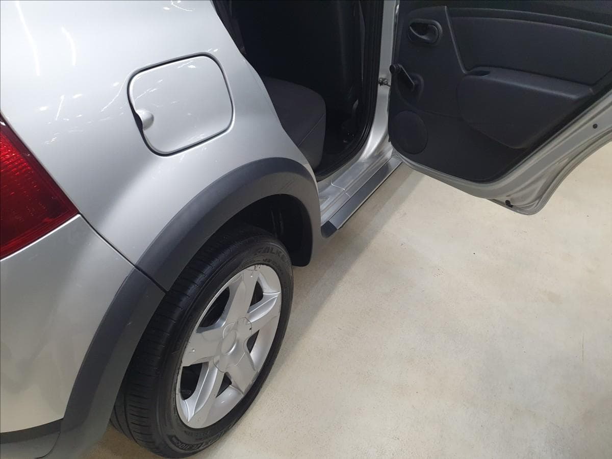 2011 Dacia Sandero - 12