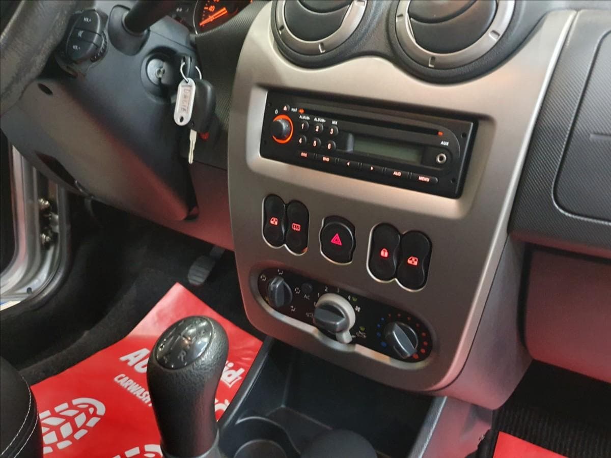 2011 Dacia Sandero - 9