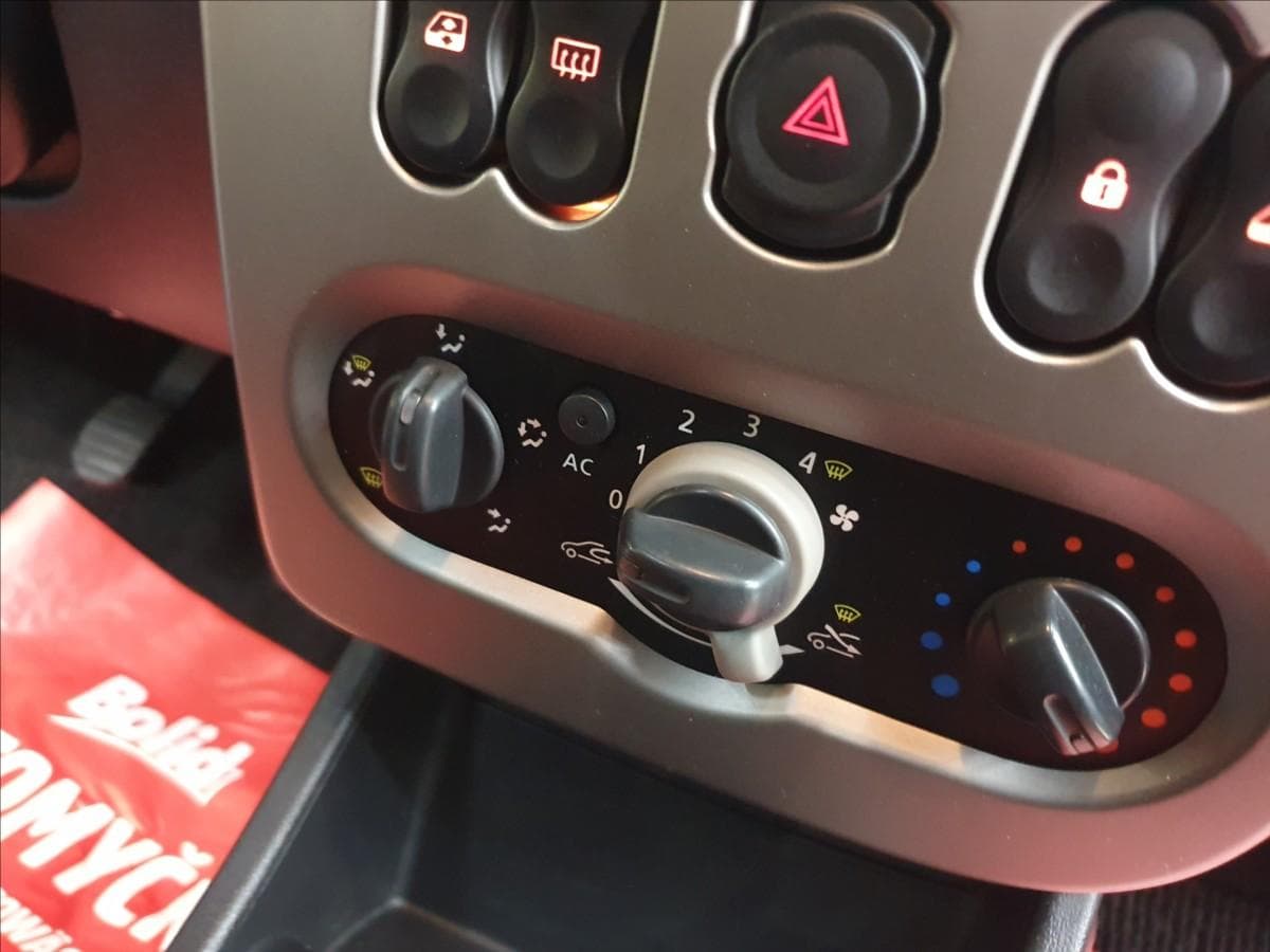 2011 Dacia Sandero - 8