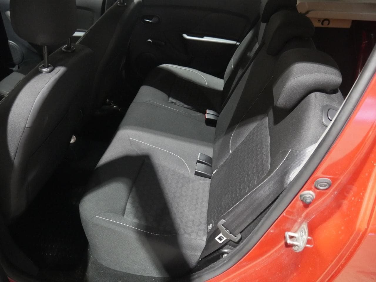 2015 Dacia Sandero - 19