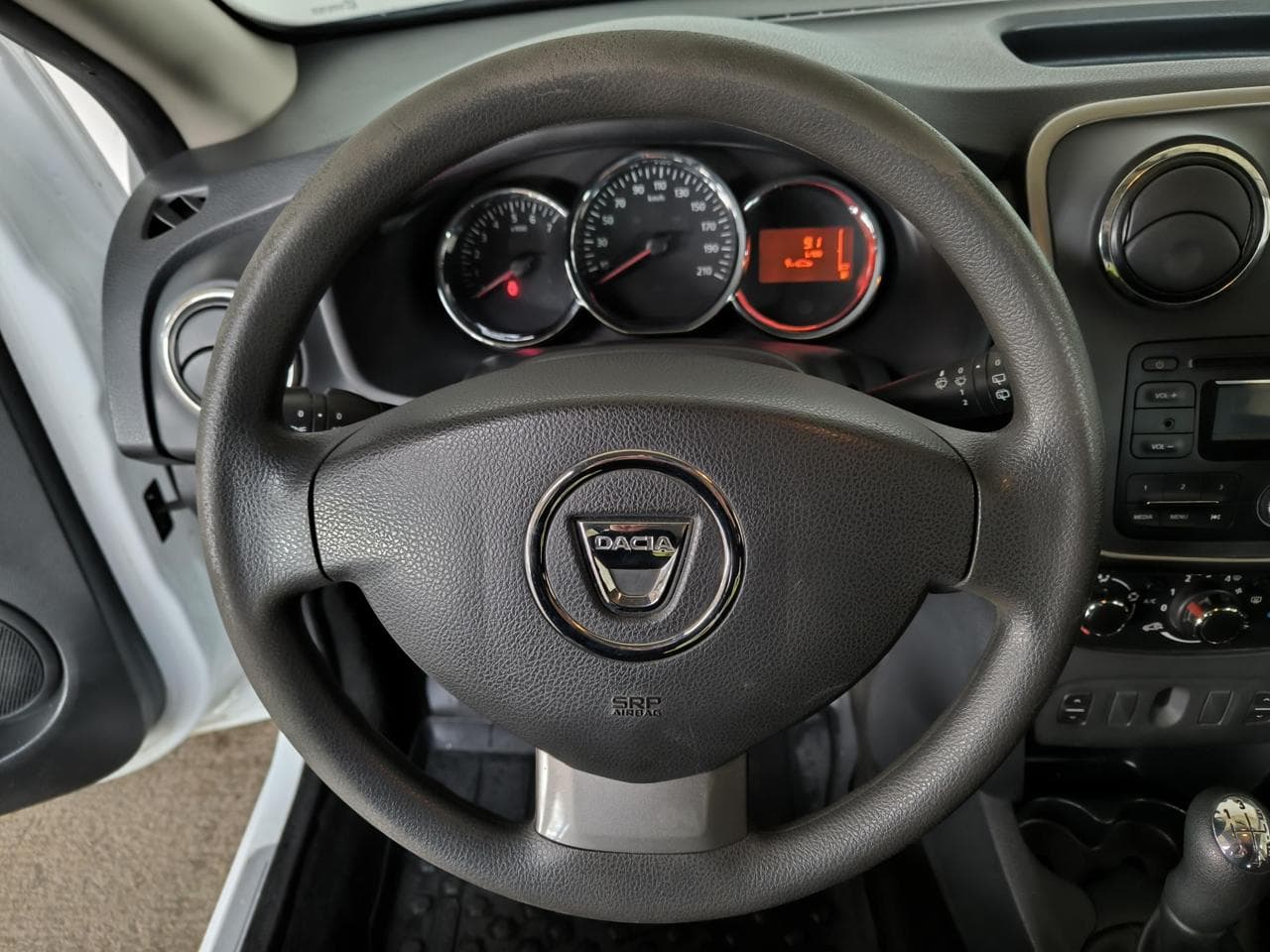 2016 Dacia Sandero - 25