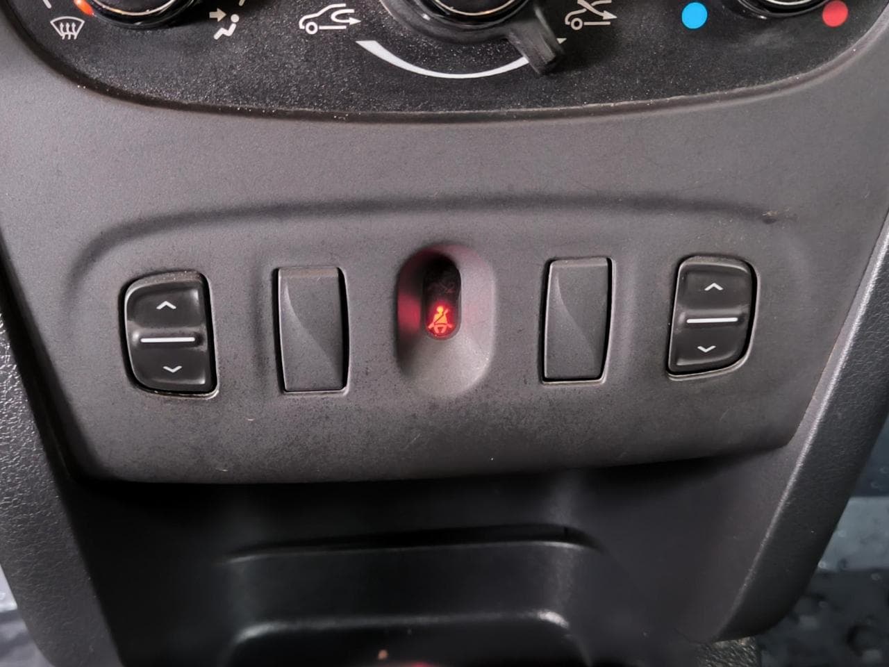 2016 Dacia Sandero - 33