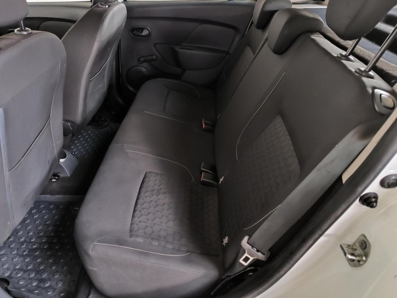 2016 Dacia Sandero - 19