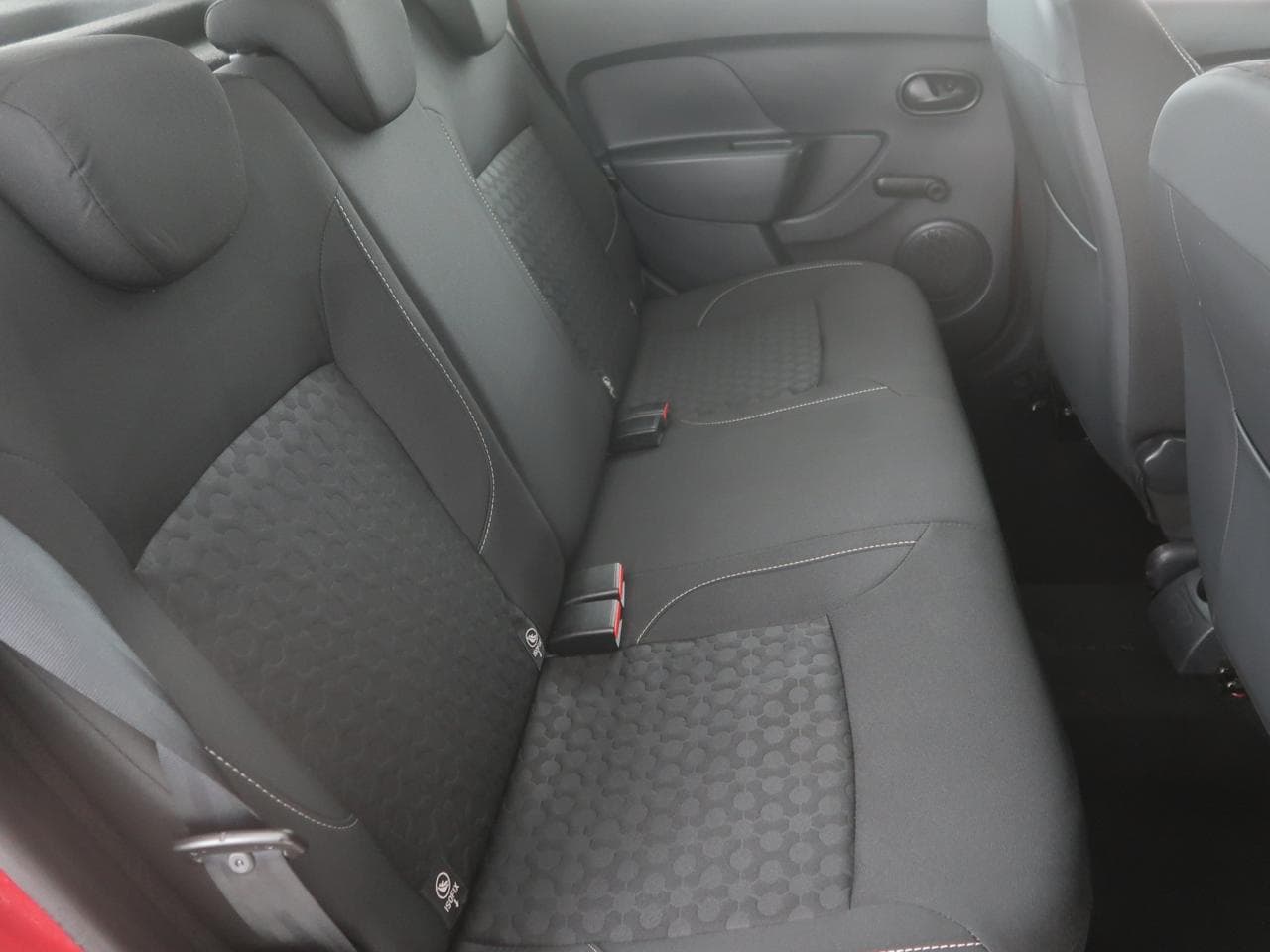 2015 Dacia Sandero - 25