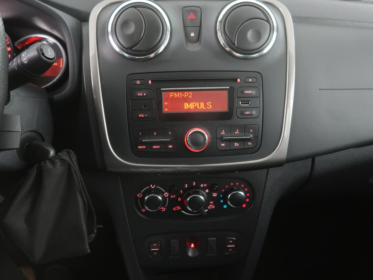 2015 Dacia Sandero - 35