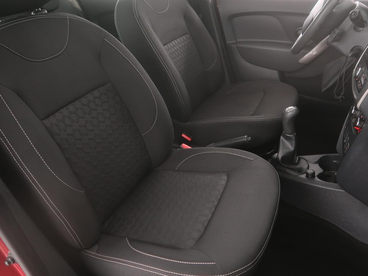 2015 Dacia Sandero - 23