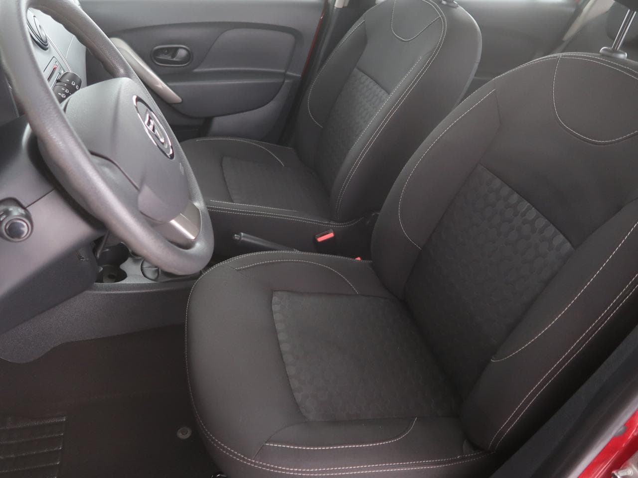 2015 Dacia Sandero - 31