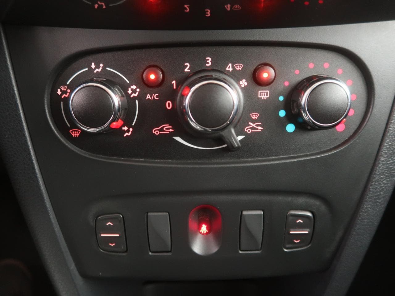 2015 Dacia Sandero - 39