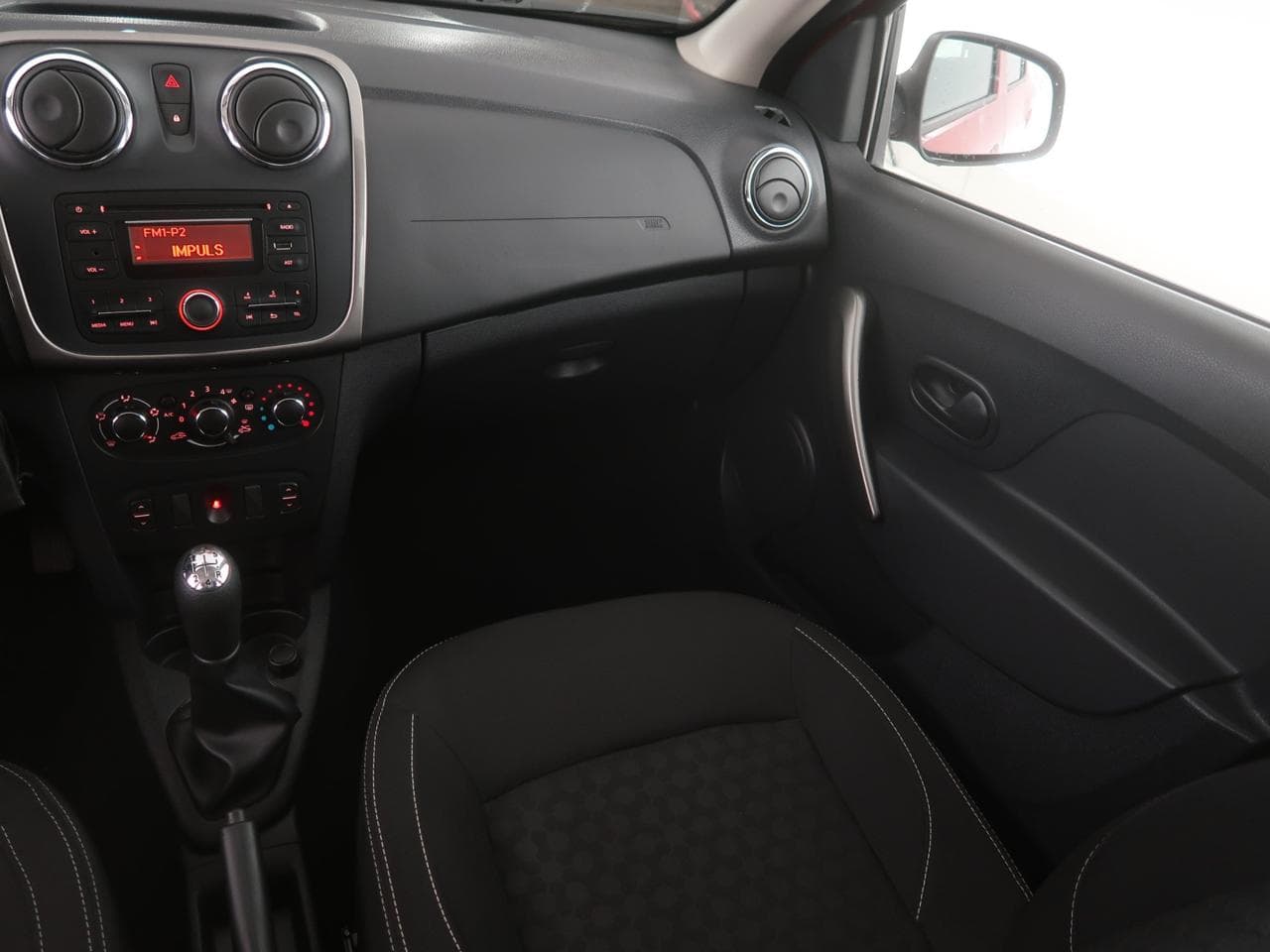 2015 Dacia Sandero - 21