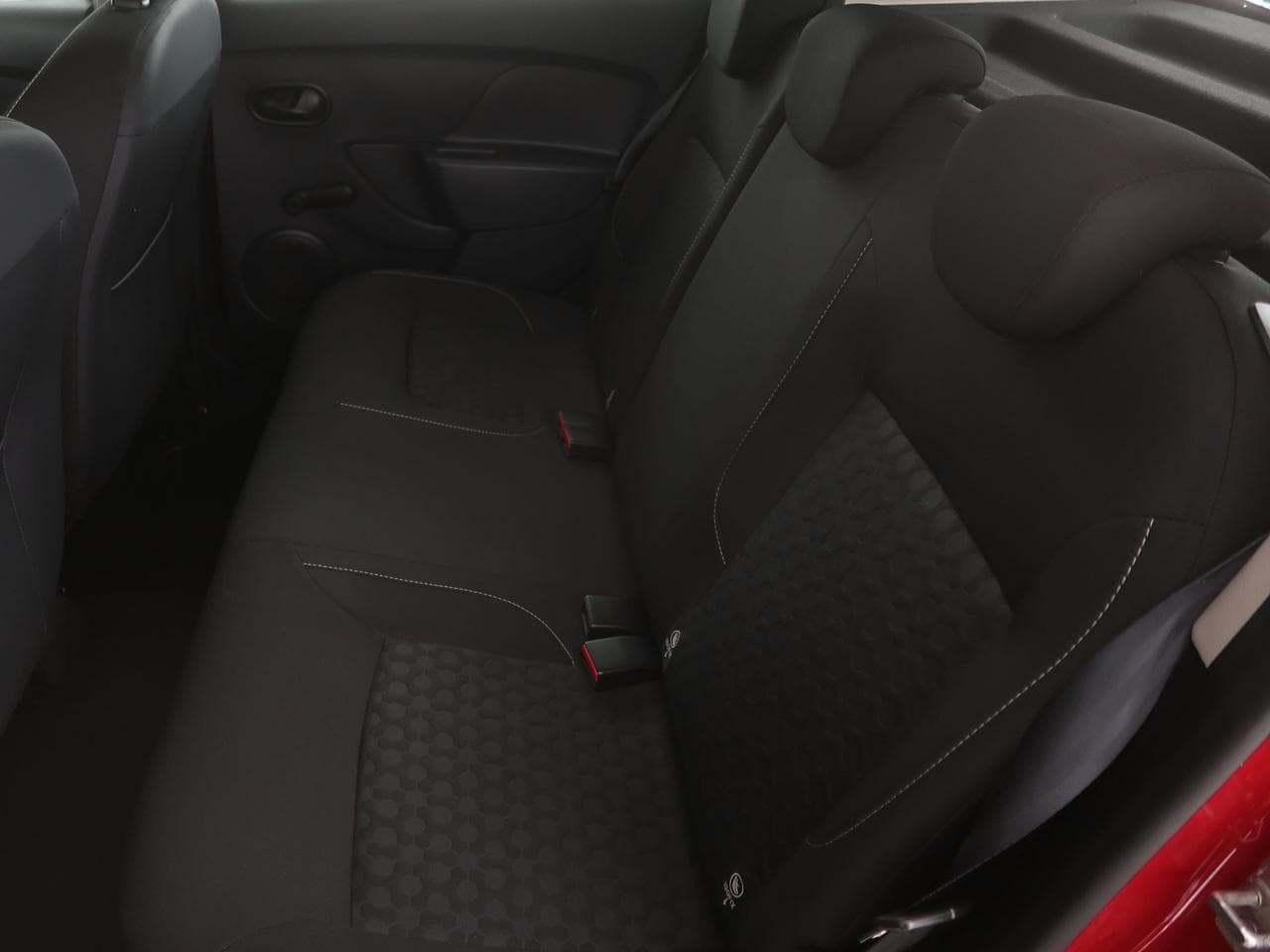 2015 Dacia Sandero - 29