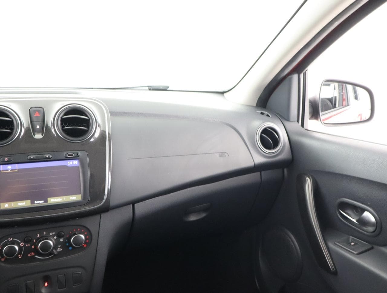 2017 Dacia Sandero - 21