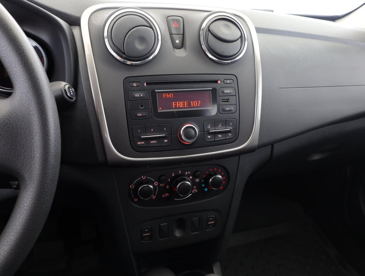 2016 Dacia Sandero - 29