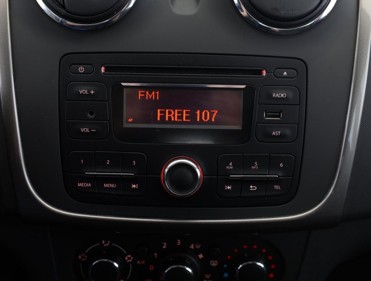 2016 Dacia Sandero - 33