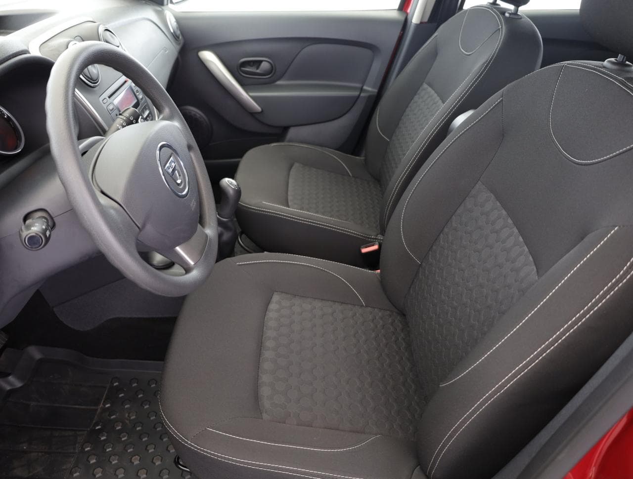 2016 Dacia Sandero - 25