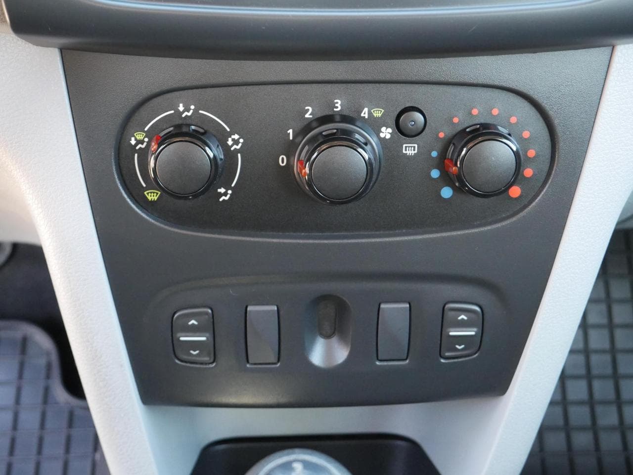 2013 Dacia SANDERO - 21
