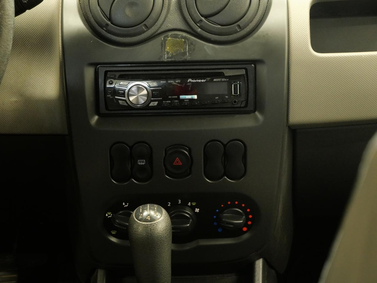 2010 Dacia SANDERO - 9