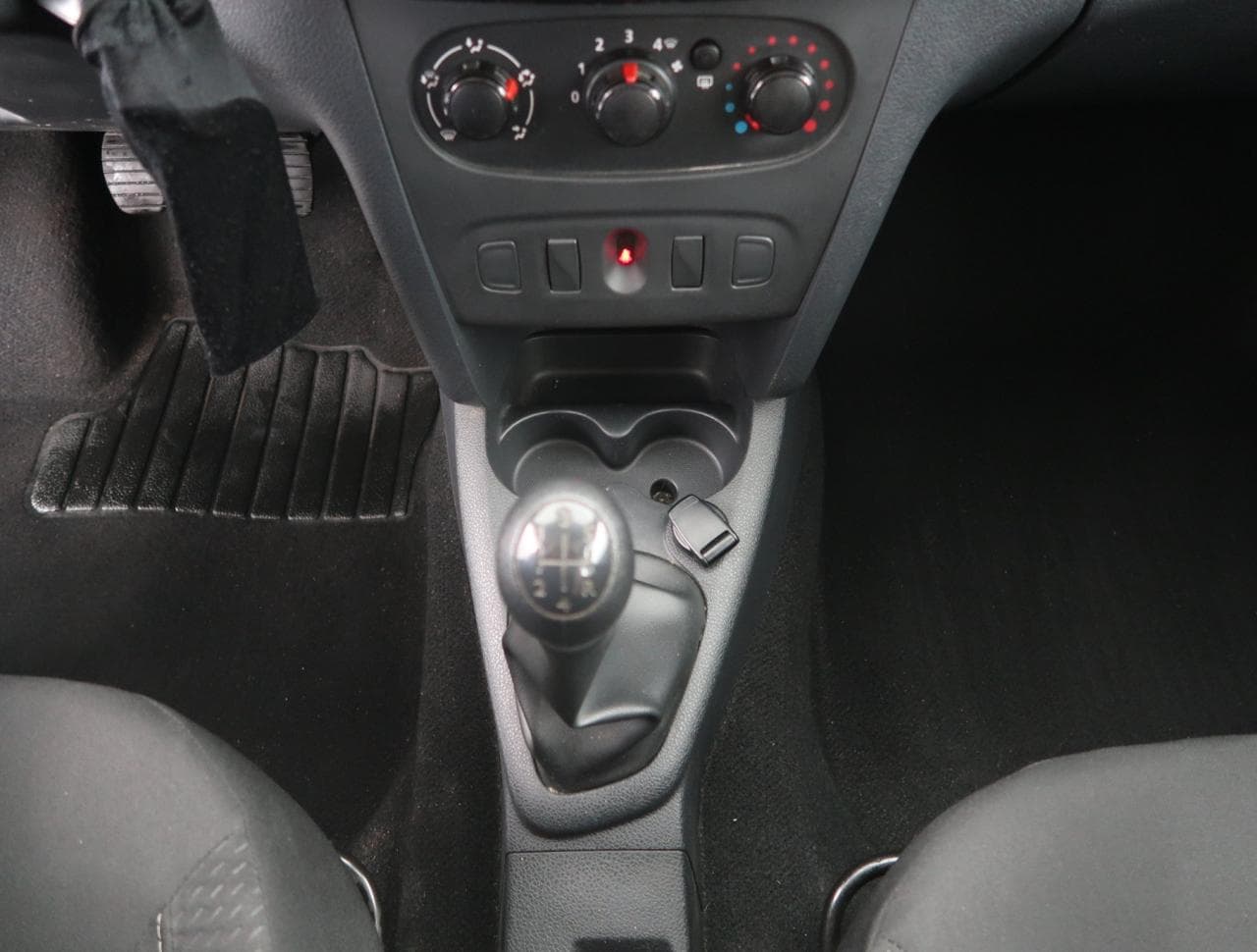 2018 Dacia SANDERO - 33
