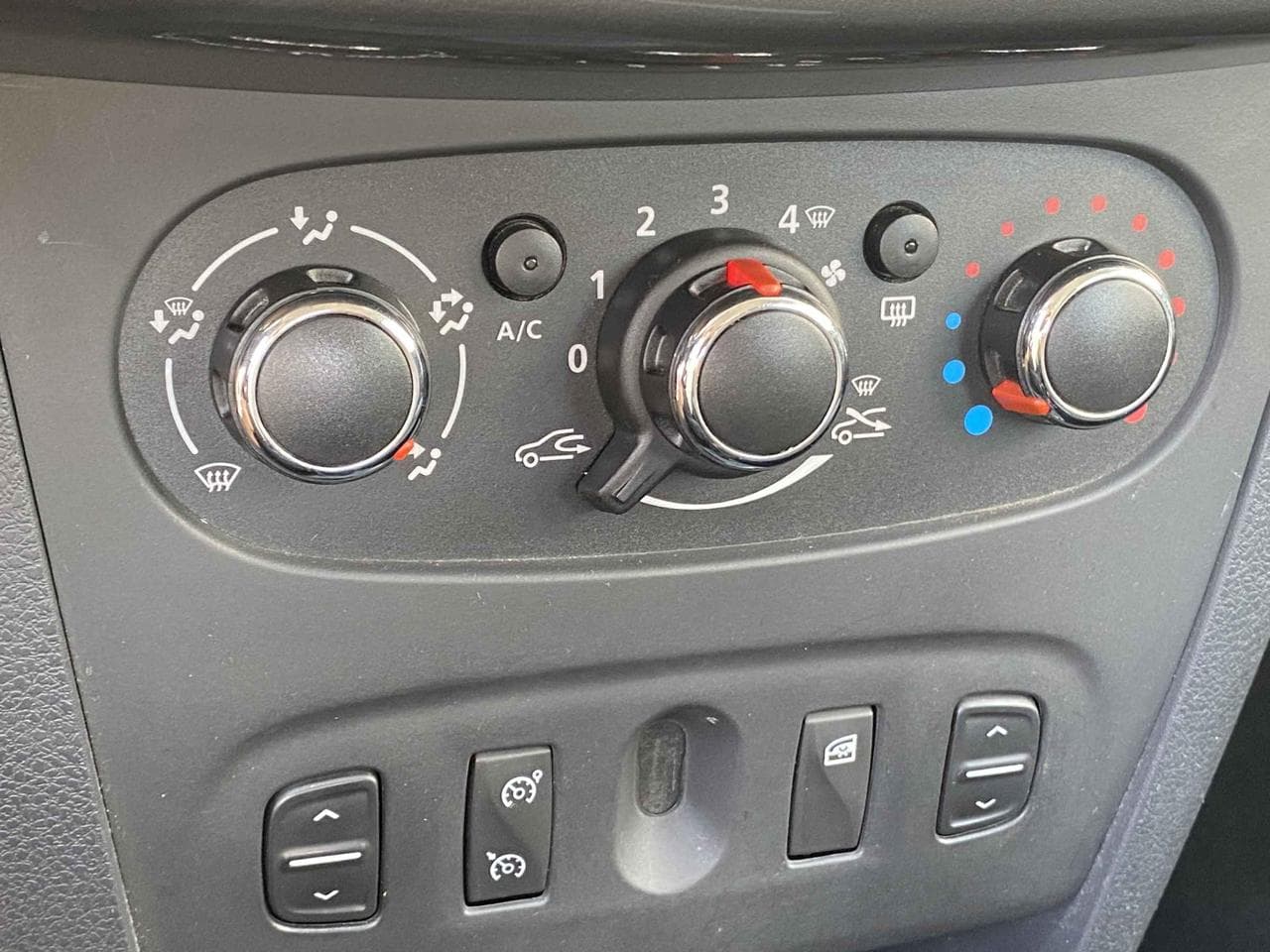 2016 Dacia SANDERO - 29