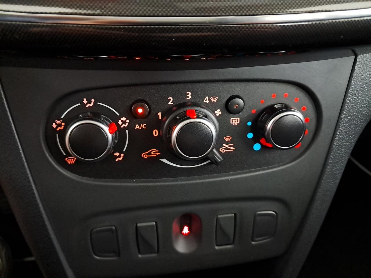 2017 Dacia SANDERO - 36