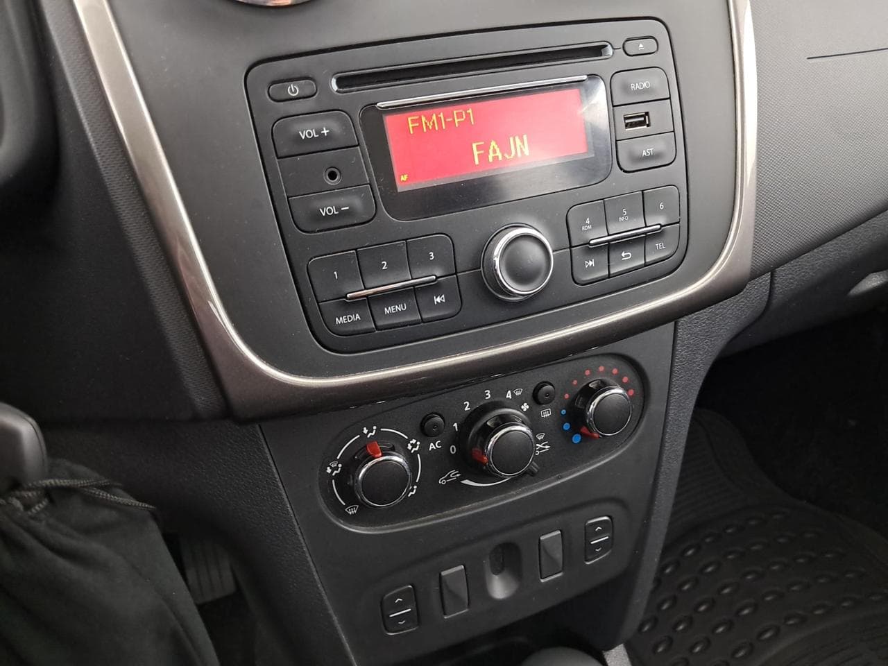 2014 Dacia SANDERO - 28