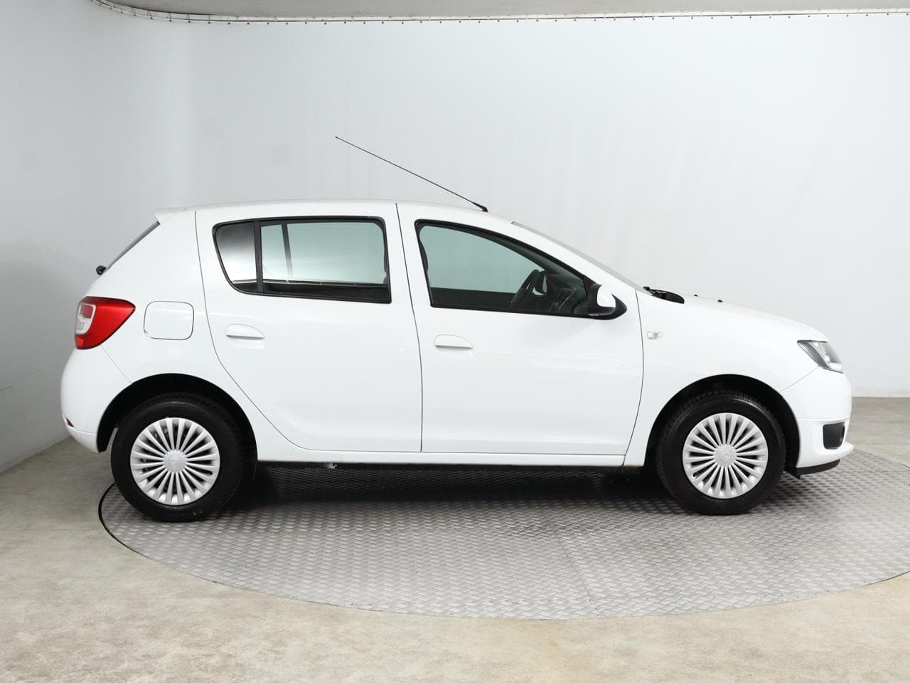 2016 Dacia SANDERO - 13