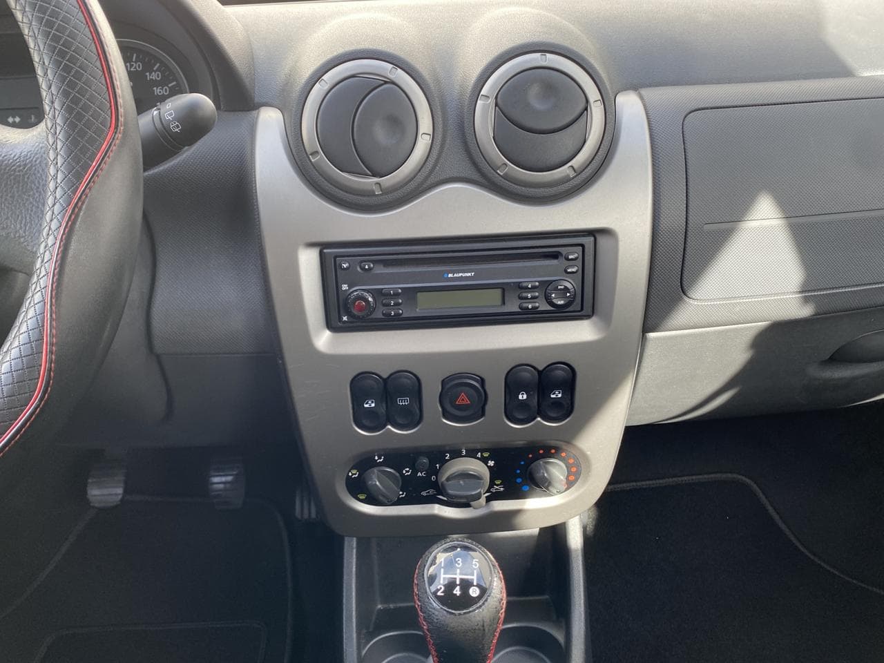2010 Dacia SANDERO - 12