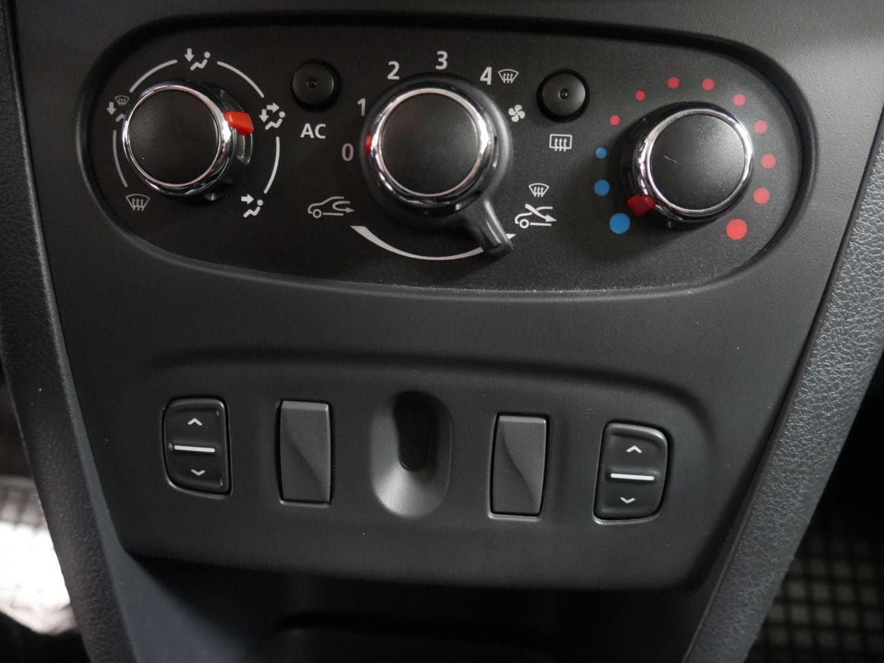 2015 Dacia SANDERO - 15