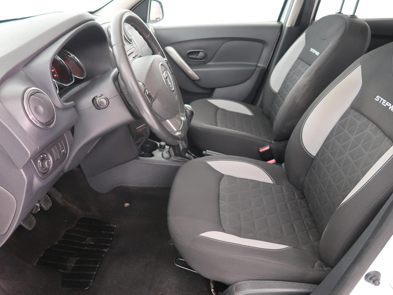 2016 Dacia SANDERO - 16