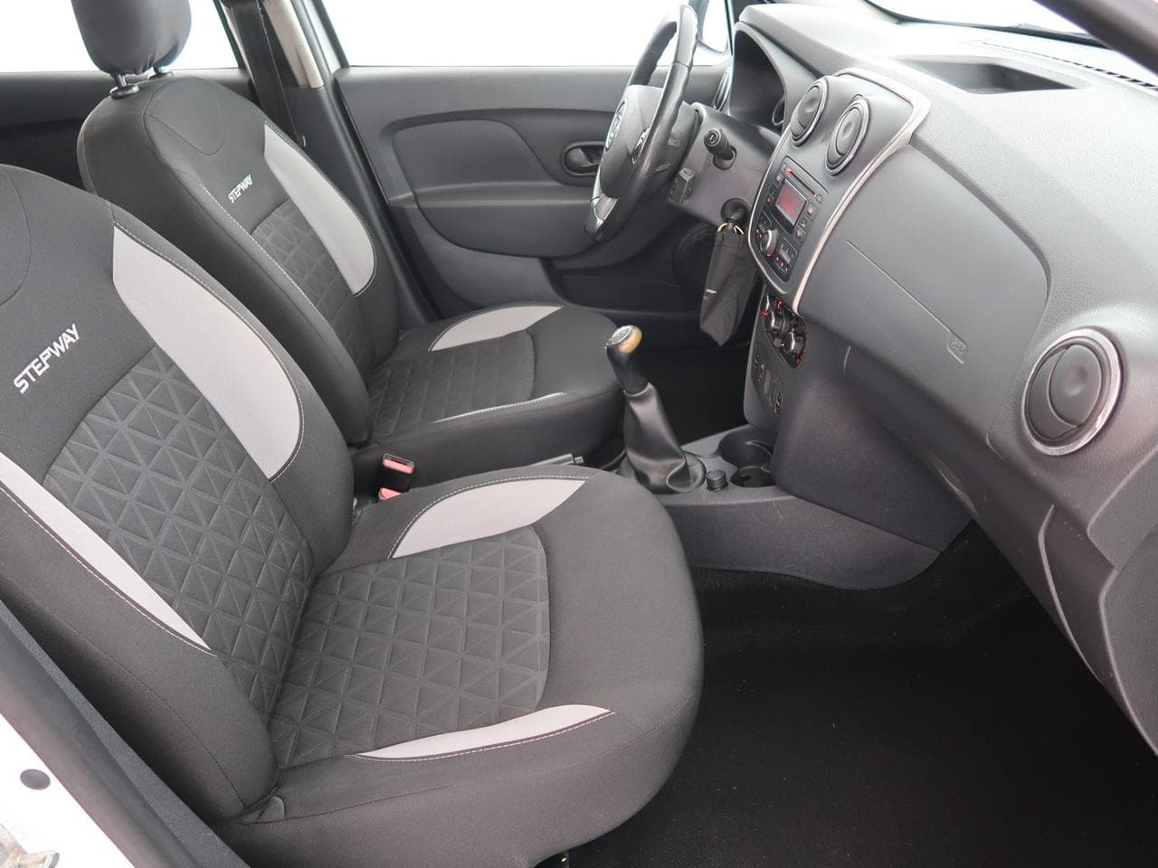 2016 Dacia SANDERO - 12
