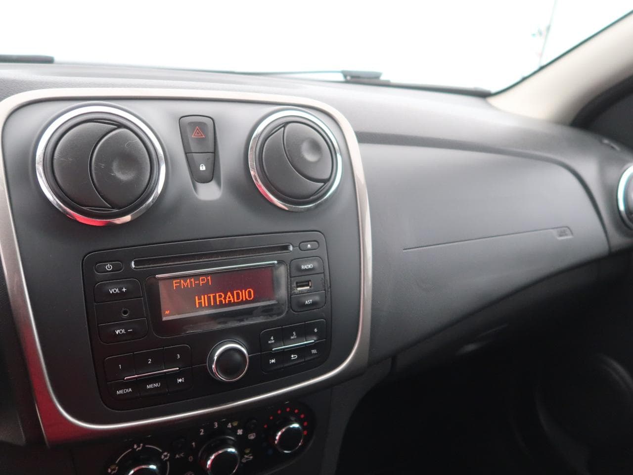 2015 Dacia SANDERO - 16