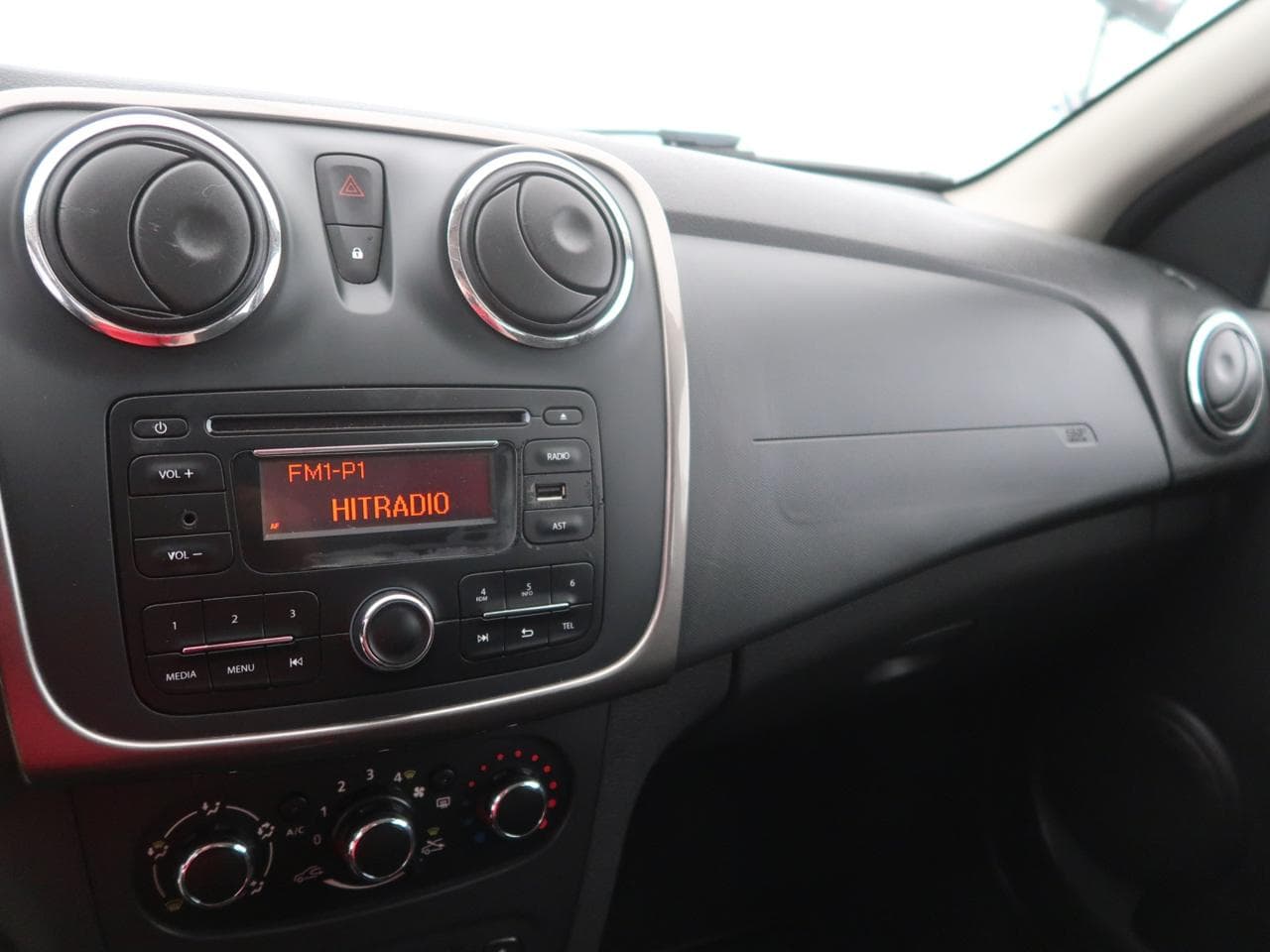 2015 Dacia SANDERO - 18
