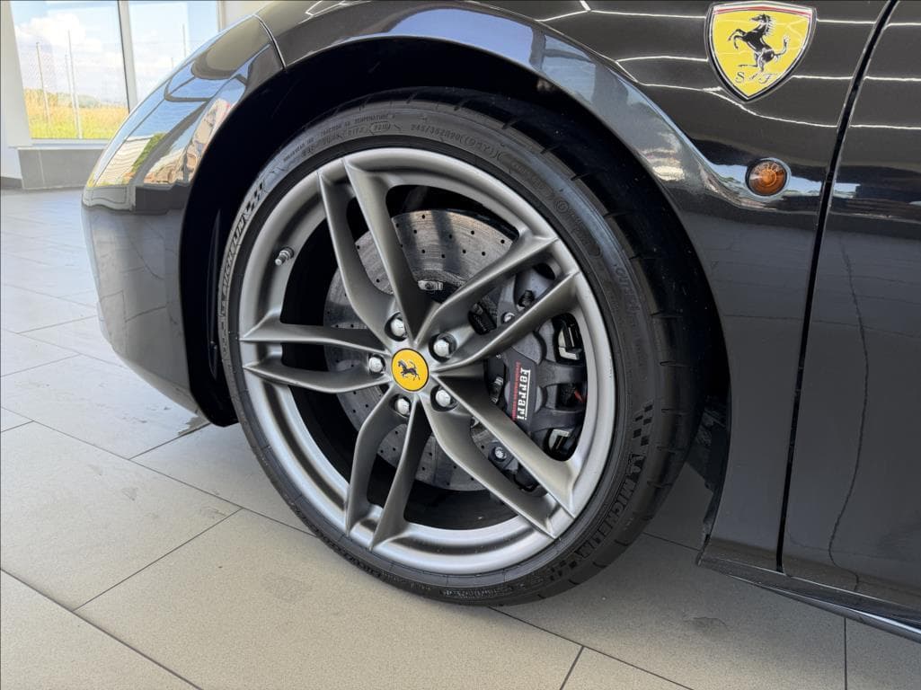 2019 Ferrari 488 - 15