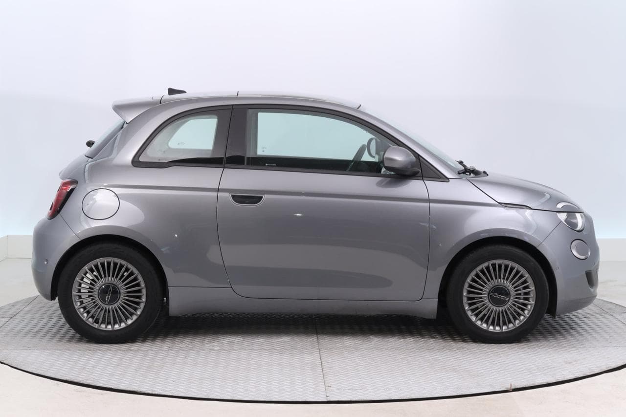 2021 Fiat 500e - 14